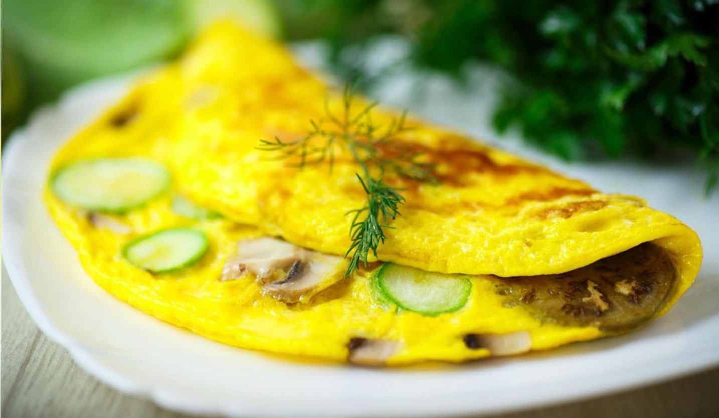 Tortilla de huevos con calabacín y champiñones